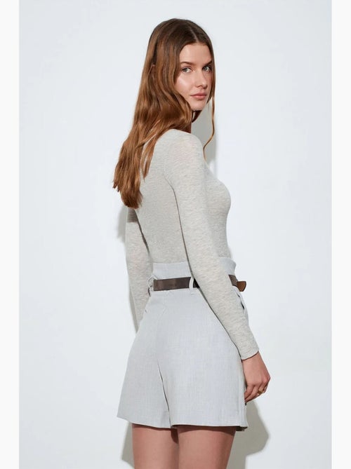 Geklede short met hoge taille en riem dilvin - Kiabi Geklede short met hoge taille en riem dilvin - Kiabi