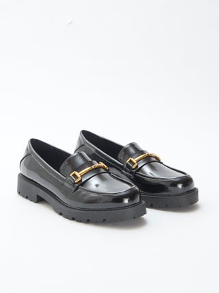 Gelakte loafers met goudkleurig bandje
