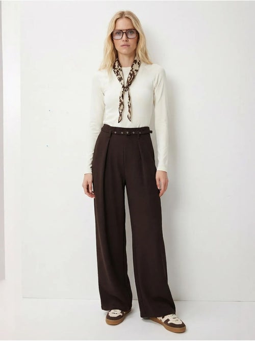 Geplooide broek met riem en wijde pijpen istanbul - Kiabi Geplooide broek met riem en wijde pijpen istanbul - Kiabi