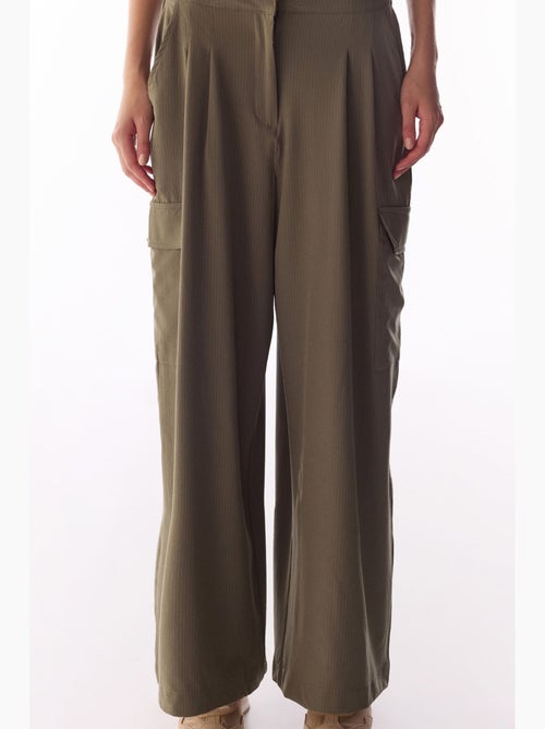 Gepofte high-waist cargobroek met plooien penti - Kiabi Gepofte high-waist cargobroek met plooien penti - Kiabi