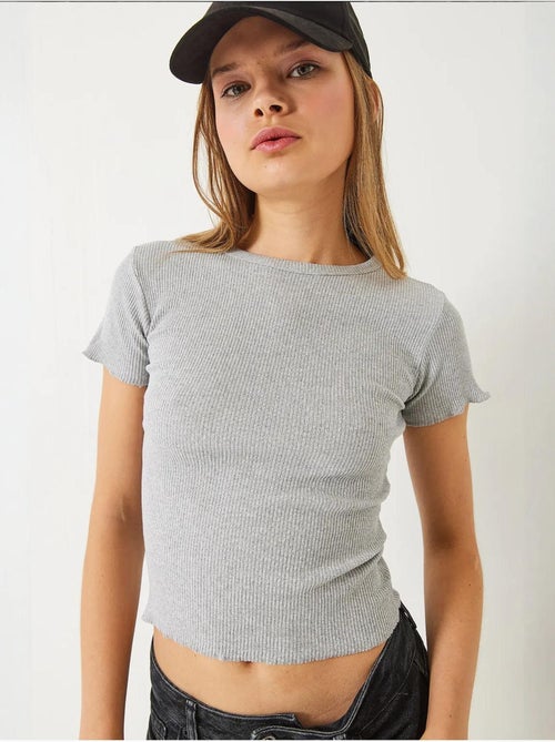 Geribbeld crop t-shirt met ronde hals en golvende rand. Lucci - Kiabi
