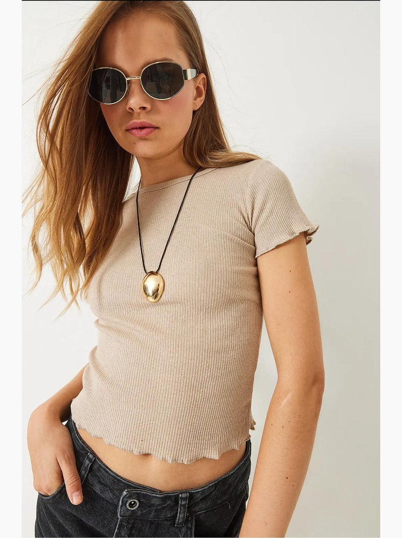 Geribbeld crop t-shirt met ronde hals en golvende rand. Lucci Klei-beige - Kiabi