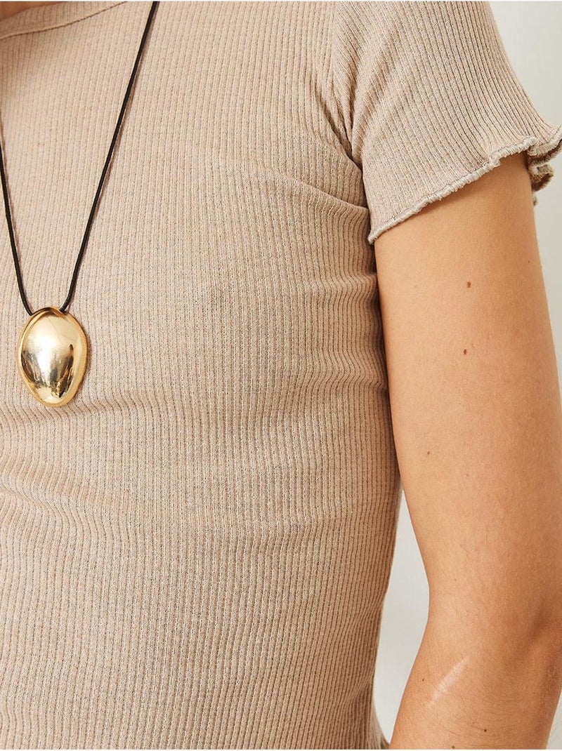Geribbeld crop t-shirt met ronde hals en golvende rand. Lucci Klei-beige - Kiabi