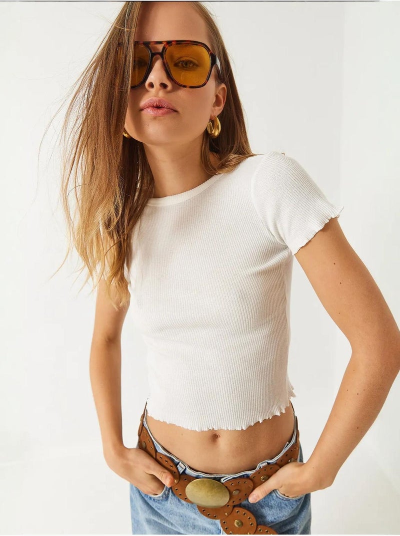 Geribbeld crop t-shirt met ronde hals en golvende rand. Lucci Wit - Kiabi