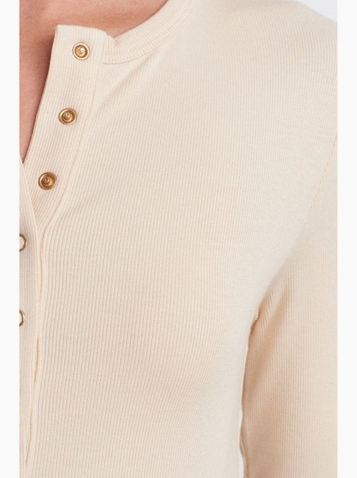 Geribde blouse met ronde hals en knopen dilvin - Kiabi Geribde blouse met ronde hals en knopen dilvin - Kiabi