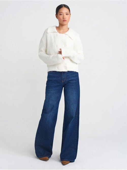 Geribde cardigan met polokraag en knopen dilvin - Kiabi Geribde cardigan met polokraag en knopen dilvin - Kiabi
