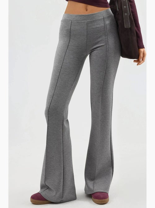 Geribde elastische flared broek busem - Kiabi Geribde elastische flared broek busem - Kiabi