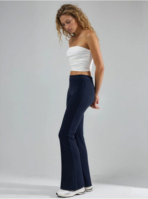 Geribde elastische flared broek busem - Kiabi Geribde elastische flared broek busem - Kiabi