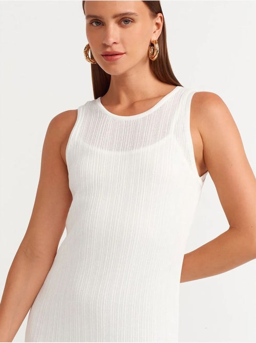 Geribde mouwloze bodycon midi-jurk dilvin - Kiabi Geribde mouwloze bodycon midi-jurk dilvin - Kiabi
