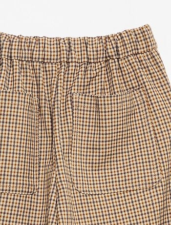 Geruite broek met wijde pasvorm