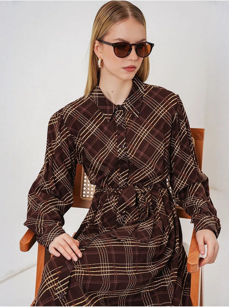 Geruite midi blousejurk met knoopsluiting bdart Chocoladebruin - Kiabi