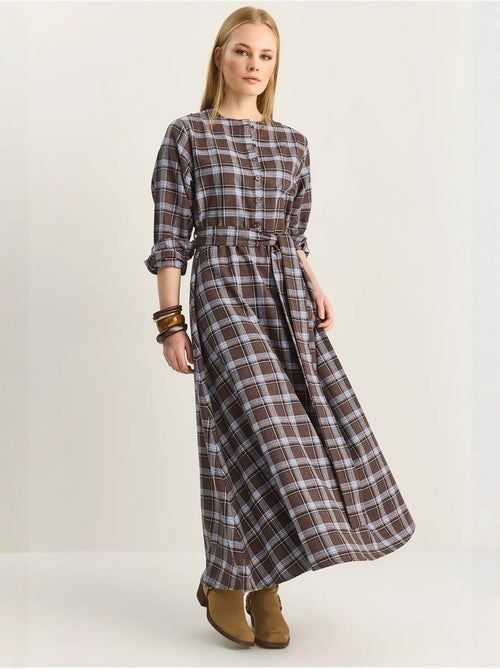 Geruite midi-jurk met riem lucci - Kiabi Geruite midi-jurk met riem lucci - Kiabi