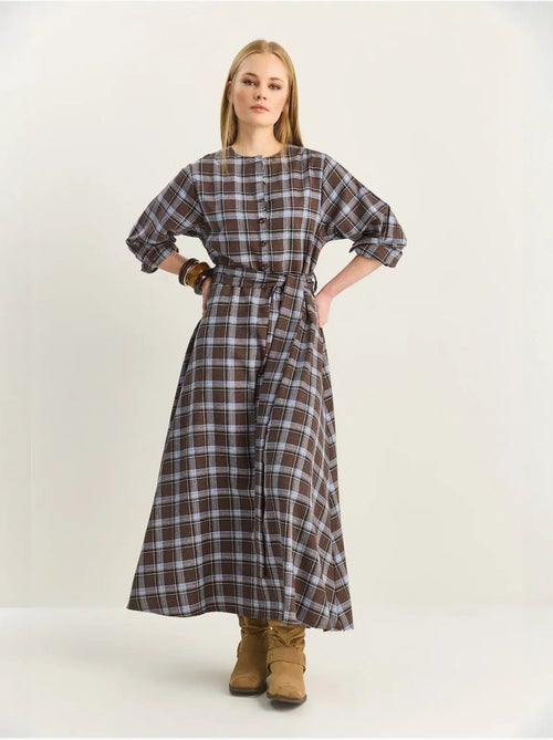 Geruite midi-jurk met riem lucci - Kiabi Geruite midi-jurk met riem lucci - Kiabi