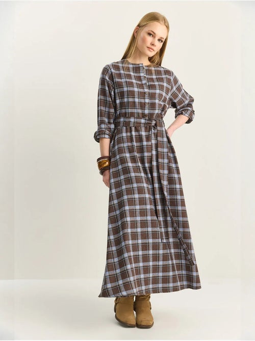 Geruite midi-jurk met riem lucci - Kiabi Geruite midi-jurk met riem lucci - Kiabi