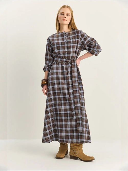 Geruite midi-jurk met riem lucci - Kiabi Geruite midi-jurk met riem lucci - Kiabi