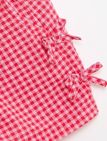 Geruite short met decoratieve strikjes