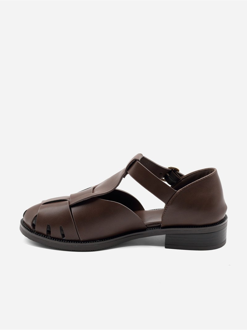 Gesloten platte sandalen Bruin - Kiabi