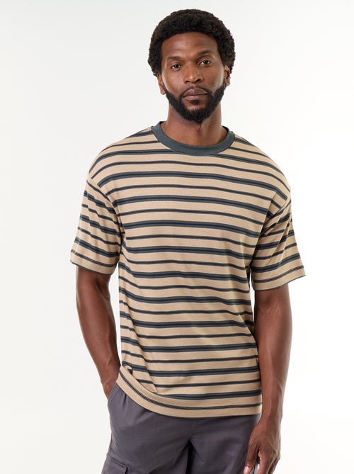 Gestreept T-shirt met korte mouwen - Kiabi Gestreept T-shirt met korte mouwen - Kiabi