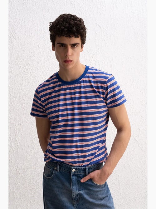 Gestreept t-shirt met ronde hals giesto - Kiabi Gestreept t-shirt met ronde hals giesto - Kiabi
