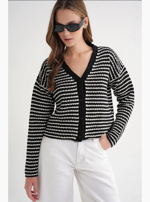 Gestreept vest met v-hals en knoopsluiting, gemaakt van ribgebreid materiaal. Mixray - Kiabi