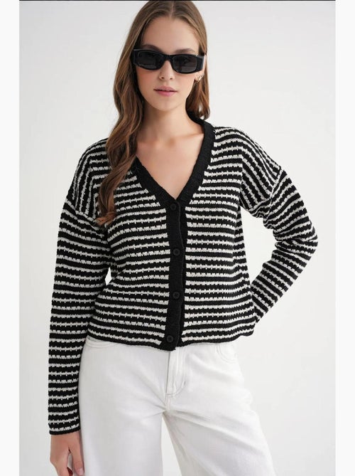 Gestreept vest met v-hals en knoopsluiting, gemaakt van ribgebreid materiaal. Mixray - Kiabi