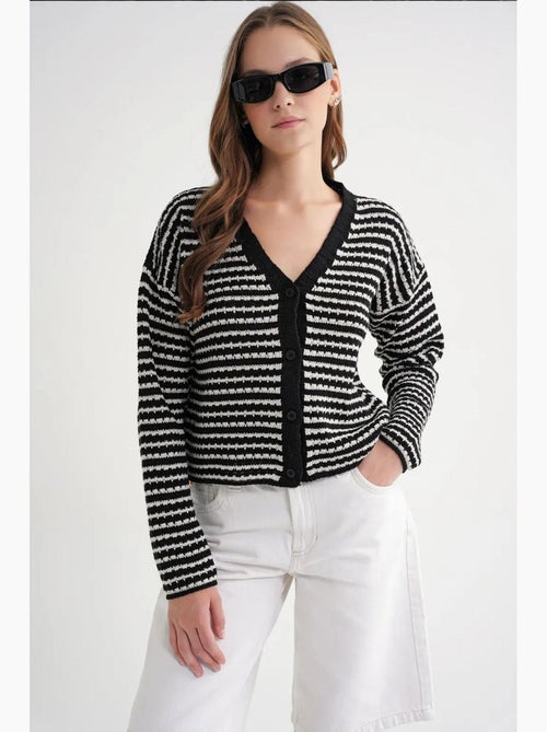 Gestreept vest met v-hals en knoopsluiting, gemaakt van ribgebreid materiaal. Mixray - Kiabi