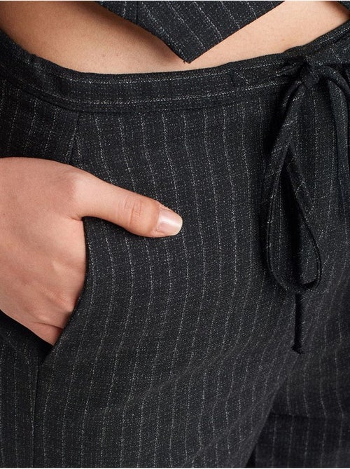 Gestreepte broek met wijde pijpen dilvin - Kiabi Gestreepte broek met wijde pijpen dilvin - Kiabi