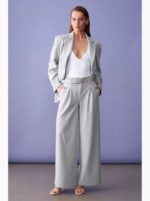 Gestreepte, geplooide wide-leg broek dilvin - Kiabi Gestreepte, geplooide wide-leg broek dilvin - Kiabi
