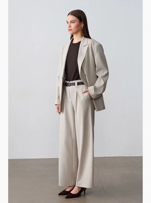 Gestreepte, geplooide wide-leg broek dilvin - Kiabi Gestreepte, geplooide wide-leg broek dilvin - Kiabi