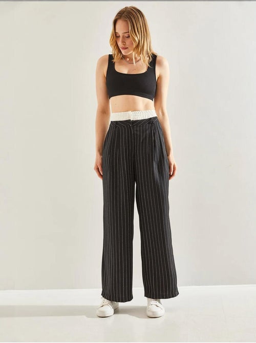 Gestreepte geweven broek met contrasterende tailledetail lucci - Kiabi Gestreepte geweven broek met contrasterende tailledetail lucci - Kiabi