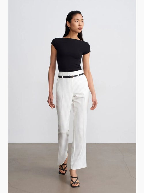 Gestreepte high-waist flared broek met riem dilvin - Kiabi Gestreepte high-waist flared broek met riem dilvin - Kiabi