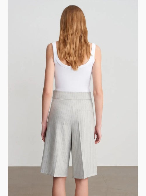 Gestreepte high-waist short met ceintuur dilvin - Kiabi Gestreepte high-waist short met ceintuur dilvin - Kiabi