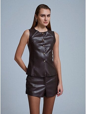 Getailleerd gilet van imitatieleer met knopen dilvin