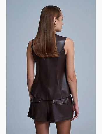 Getailleerd gilet van imitatieleer met knopen dilvin