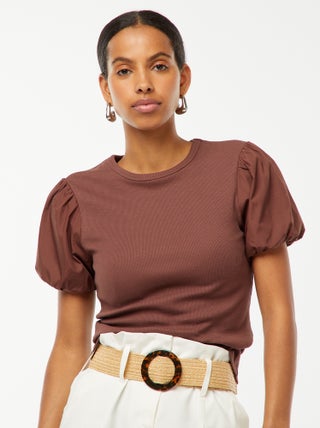 Getailleerd T-shirt met pofmouwen van twee materialen
