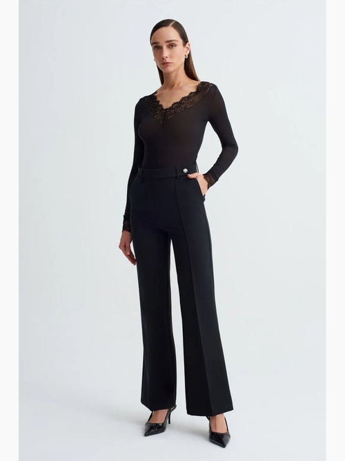 Getailleerde blouse met v-hals en kant dilvin - Kiabi Getailleerde blouse met v-hals en kant dilvin - Kiabi