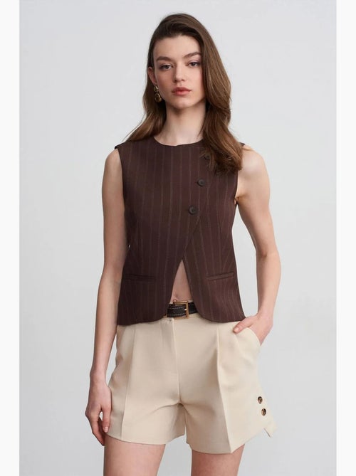 Getailleerde crêpe short met hoge taille en riem dilvin - Kiabi Getailleerde crêpe short met hoge taille en riem dilvin - Kiabi