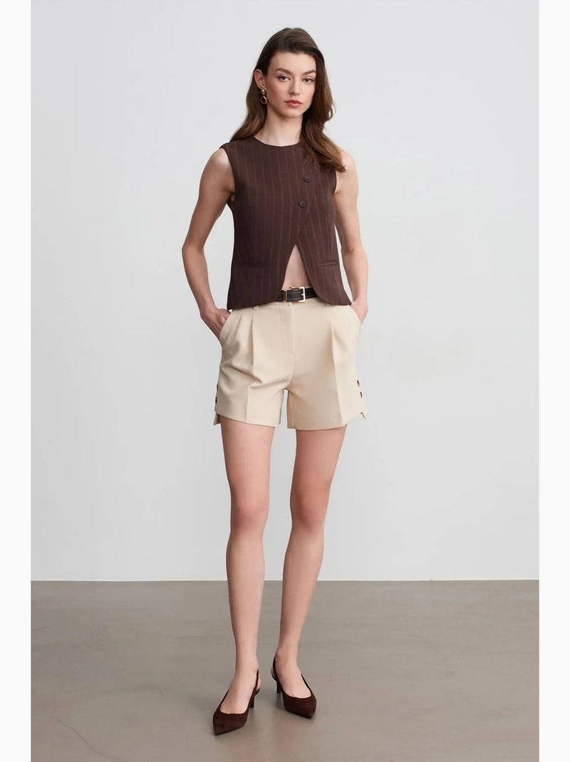 Getailleerde crêpe short met hoge taille en riem dilvin Zand - Kiabi