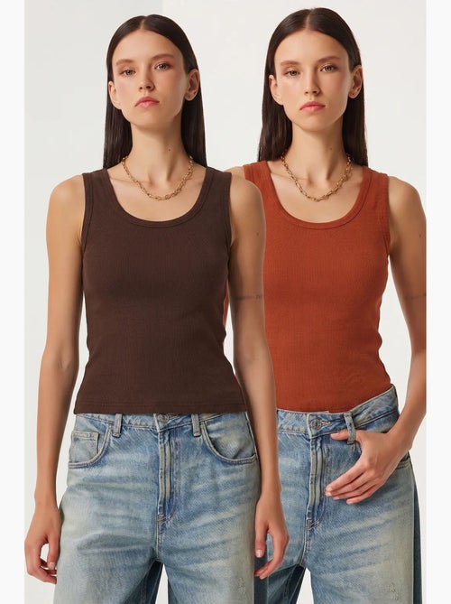 Getailleerde gebreide tanktop met u-hals, 2-pack istanbul - Kiabi Getailleerde gebreide tanktop met u-hals, 2-pack istanbul - Kiabi