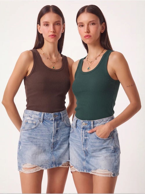 Getailleerde gebreide tanktop met u-hals, 2-pack istanbul - Kiabi Getailleerde gebreide tanktop met u-hals, 2-pack istanbul - Kiabi