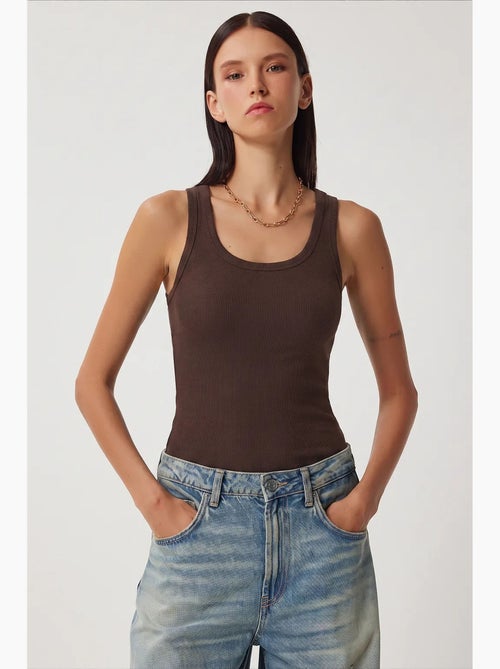 Getailleerde gebreide tanktop met u-hals, 2-pack istanbul - Kiabi Getailleerde gebreide tanktop met u-hals, 2-pack istanbul - Kiabi