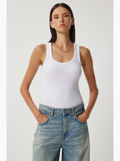 Getailleerde katoenen tanktop met u-hals istanbul - Kiabi Getailleerde katoenen tanktop met u-hals istanbul - Kiabi