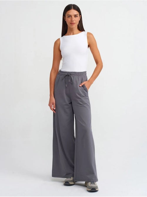 Getextureerde katoenen broek met wijde pijp dilvin - Kiabi Getextureerde katoenen broek met wijde pijp dilvin - Kiabi