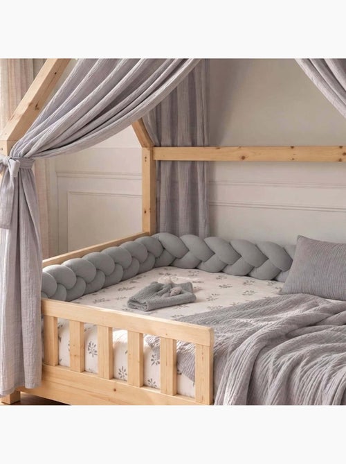Gevlochten velvet bedomranding voor baby | sevira kids - Kiabi Gevlochten velvet bedomranding voor baby | sevira kids - Kiabi