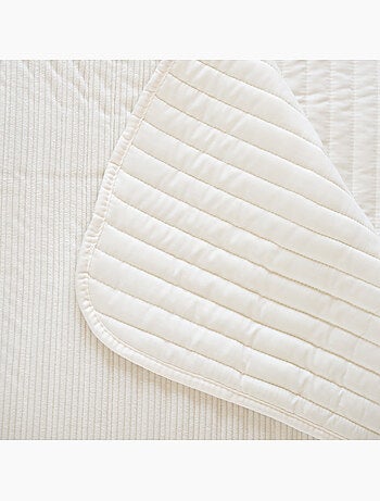 Gewatteerd bedsprei van ribfluweel