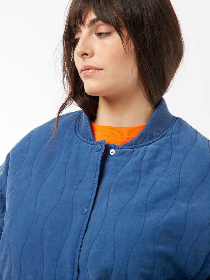 Gewatteerd, katoenen jasje met sierstiksel in verticale golflijnen BLAUW - Kiabi