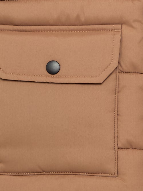 Gewatteerde bodywarmer met capuchon - Kiabi Gewatteerde bodywarmer met capuchon - Kiabi