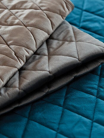 Gewatteerde fluwelen sprei en kussenslopen