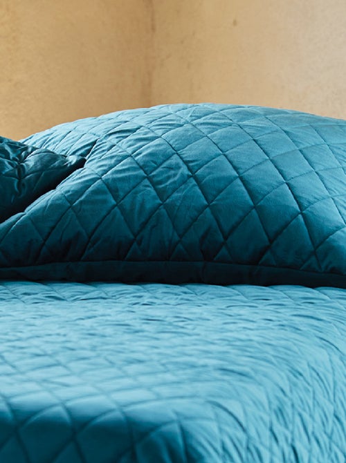Gewatteerde fluwelen sprei en kussenslopen - Kiabi Gewatteerde fluwelen sprei en kussenslopen - Kiabi