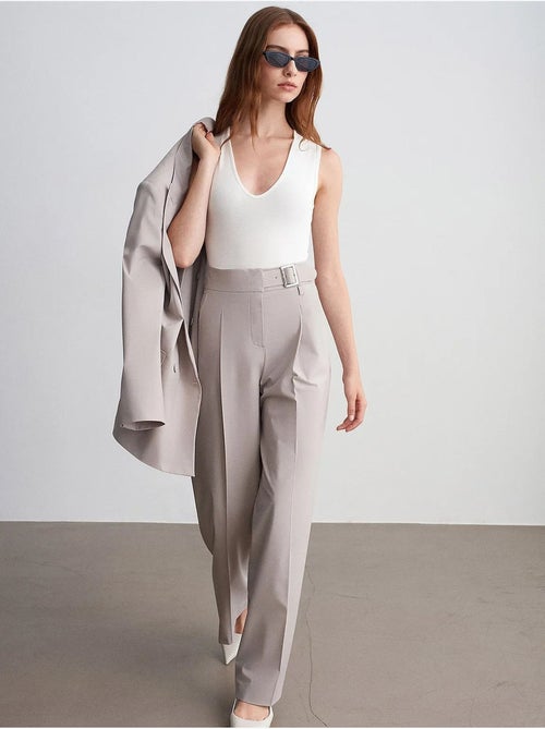 Geweven wide-leg broek met ceintuur dilvin - Kiabi Geweven wide-leg broek met ceintuur dilvin - Kiabi